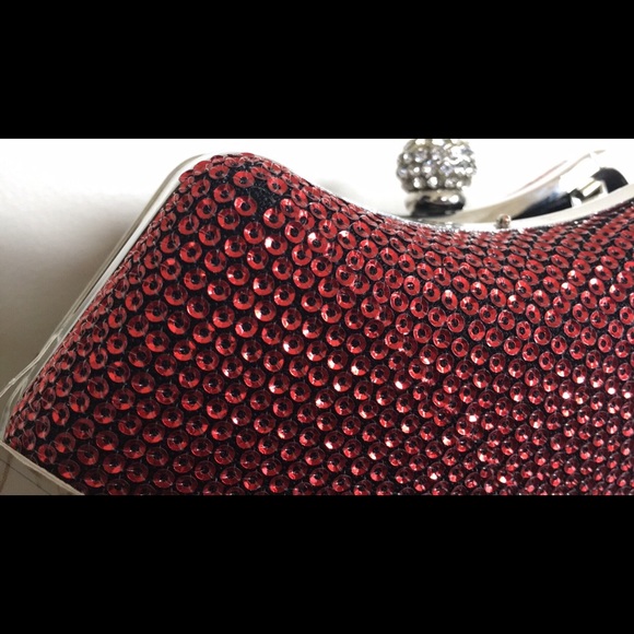 La Regale red sequined clutch - Picture 5 of 5